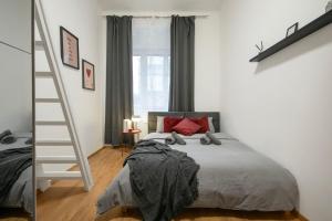 Downtown Comfort in a Spacious Apartment