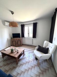 Les Grillons Maison cozy avec grand jardin