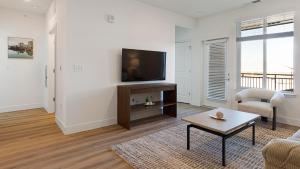 Landing Incredible 2BD Clubhouse Gym