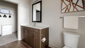 Landing Stunning 1BD Pool Clubhouse