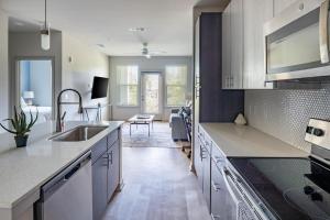 Landing Chic 1BD Gym Clubhouse