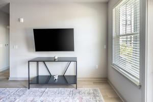 Landing Chic 1BD Gym Clubhouse