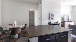 Landing Beautiful 1BD Clubhouse Gym