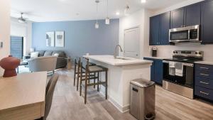 Landing Incredible 1BD Gym Yoga Studio