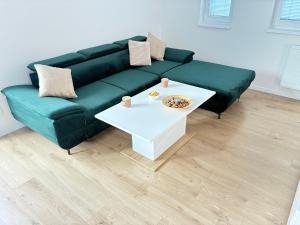 Topoľčianska Apartment Bratislava - Free Garage Parking & 10min Tram to Center