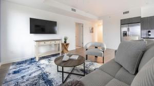 Landing Stunning 2BD Clubhouse Yoga Studio