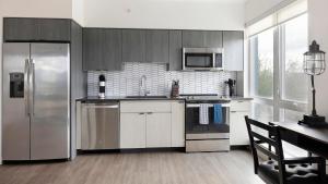 Landing Stunning 2BD Clubhouse Yoga Studio