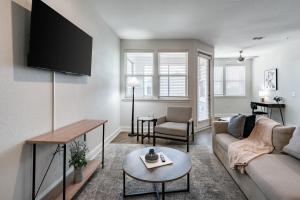 Landing Chic 2BD Game Room