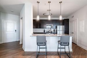 Landing Chic 2BD Game Room