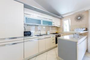 Casa di Miraya with Pool