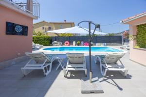 CASA di DIANA , Easy Living with Pool & Free Parking