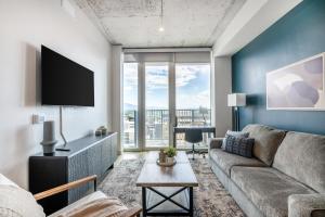 Landing Spectacular 1BD Gym Game Room