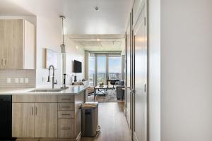 Landing Spectacular 1BD Gym Game Room