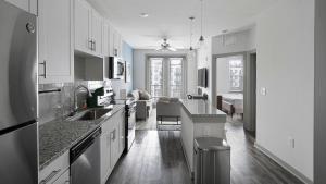 Landing Chic 1BD Clubhouse Pool