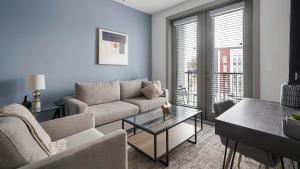 Landing Chic 1BD Clubhouse Pool