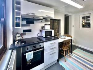 Central Brighton 2-Bed Flat by Shops, Cafés, Beach