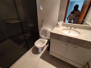 Flat mobiliado Brookfield Towers - Jardim Goiás , COM ESTACIONAMENTO GRÁTIS, de frente ao Flamboyant Shopping, loja de conveniência 24h no térreo, academia Blue Fit 24h, próximo a restaurantes e comércios