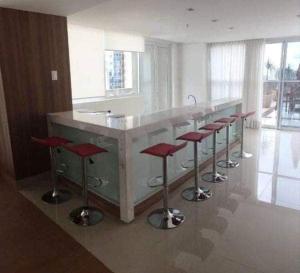 Flat mobiliado Brookfield Towers - Jardim Goiás , COM ESTACIONAMENTO GRÁTIS, de frente ao Flamboyant Shopping, loja de conveniência 24h no térreo, academia Blue Fit 24h, próximo a restaurantes e comércios