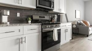 Landing Spectacular 3BD Clubhouse Pool