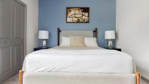 Landing Stunning 2BD Gym Tennis Court