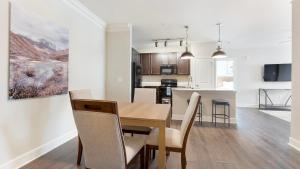 Landing Modern 3BD Pool Clubhouse