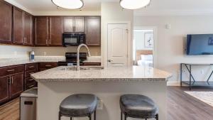 Landing Modern 3BD Pool Clubhouse