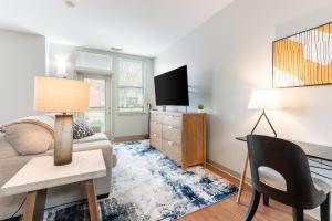 Landing Incredible Studio in South End Stratford