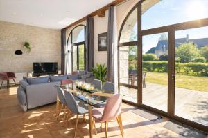 Appartement lumineux et cosy avec jardin vue sur chateau près Port en Bessin, Bayeux et Omaha Beach