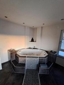 Hotel der Luxusklasse Whirlpool,Himmelbett