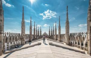 Only 10 min to Duomo, FREE PARKING Milan Easy Living