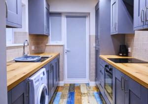 The Red Lounge House Near Anfield sleeps 14 LFC