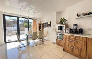 3 Bed Cardiff Bay View House