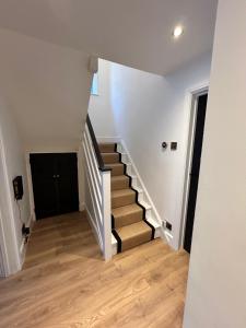 House in Windsor - Free Private Parking and EV-Charging