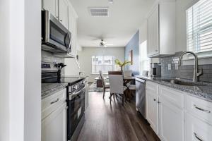 Landing Amazing 3BD Clubhouse Pool