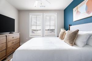 Landing Stylish 1BD Game Room Pool