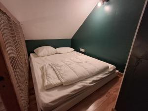 Petite maison au fond du jardin