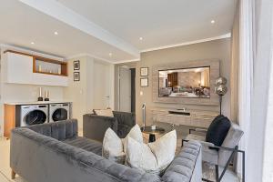 Sandton Luxury Apartment Balcony Power & Water Backup