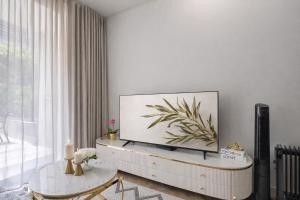 Luxe Boutique-Style Studio at One Rosebank