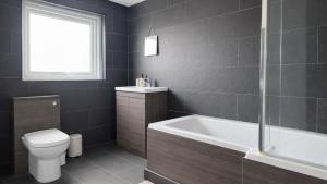 RAMSEY, 2BR apart, NR A14 and A1, with Long Stay Deal option