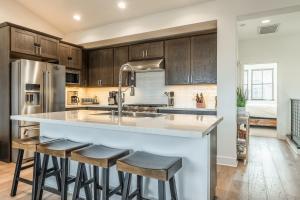 Mammoth Refuge Rustic Creekhouse Retreat