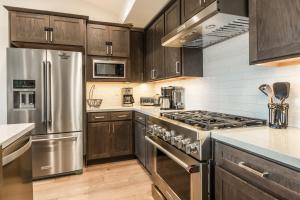 Mammoth Refuge Rustic Creekhouse Retreat