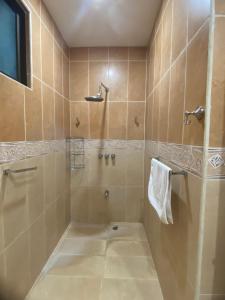 Fun in the sun, ground floor, 2 Bedroom, with pool, close to ocean