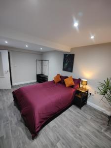 Modern 2-Bed Ground Floor Flat Near A11 & Forest