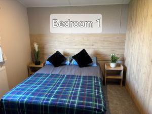 M&B Holiday Home 2025 Cozy Beach side Caravan 4 Beds, 3 Sofa Bed, 7 Sleep, Wifi, Tea and Coffee, Free Parking