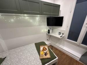 326 New Suite Hugo - Tiny Apartment Paris Center