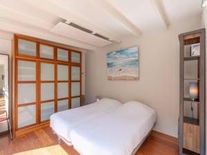 Bungalow in Sint Maartenszee near the Beach