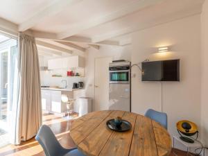 Bungalow in Sint Maartenszee near the Beach