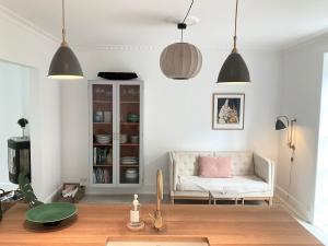 Classic townhouse near beach park and metro