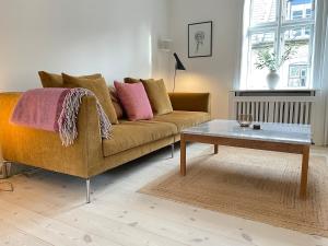 Classic townhouse near beach park and metro