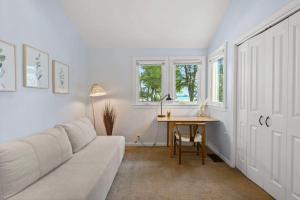 3 BR 2BA Lakefront Home - Dog Friendly - 30 Day